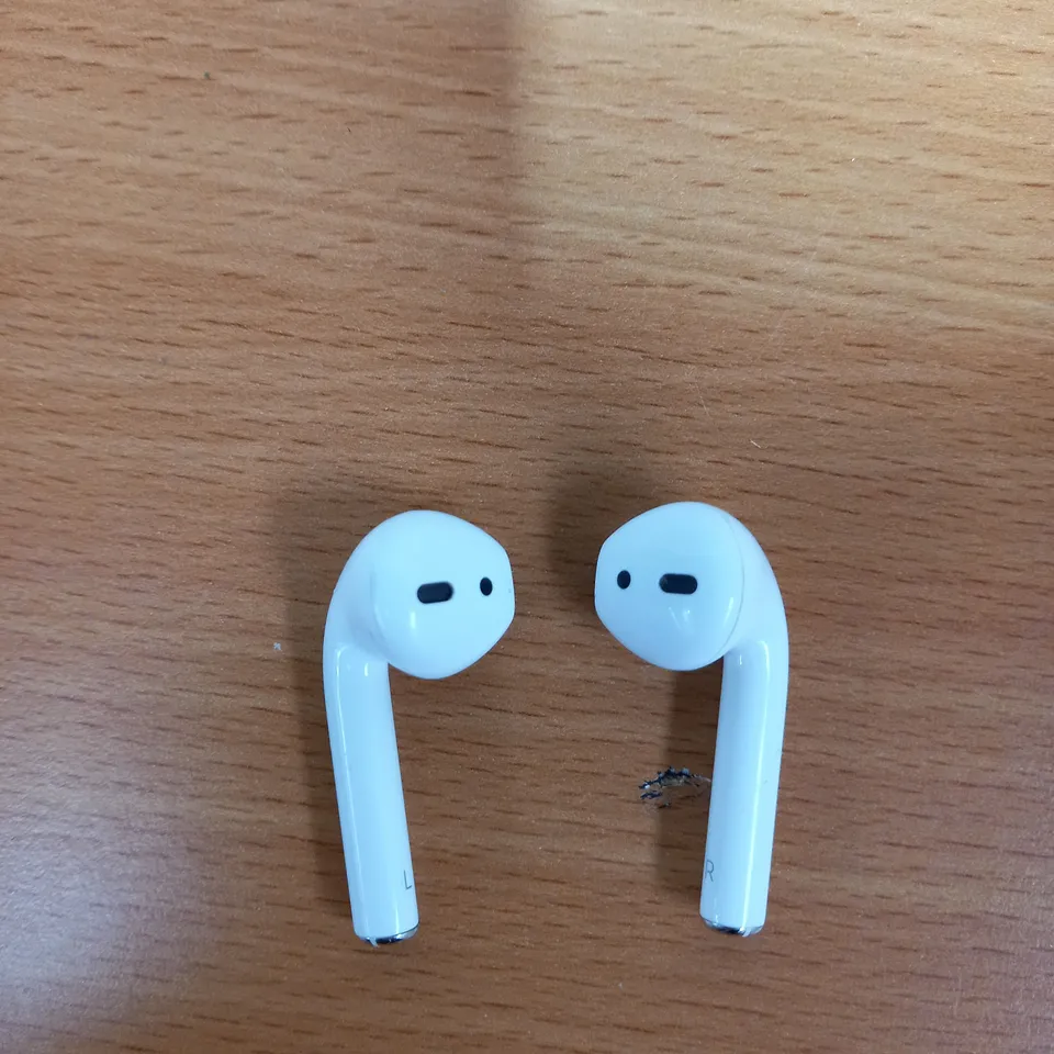 APPLE AIRPODS