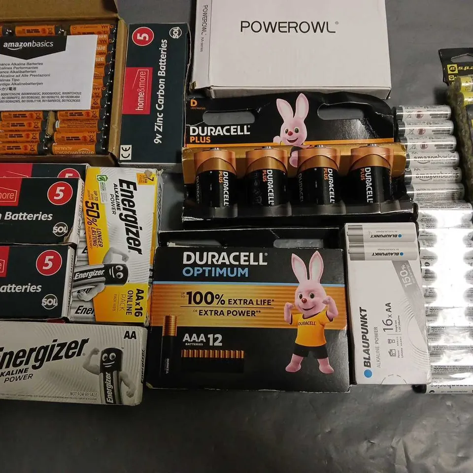 LOT OF ASSORTED BATTERIES TO INCLUDE DURACELL, ENERGISER AND POWER OWL