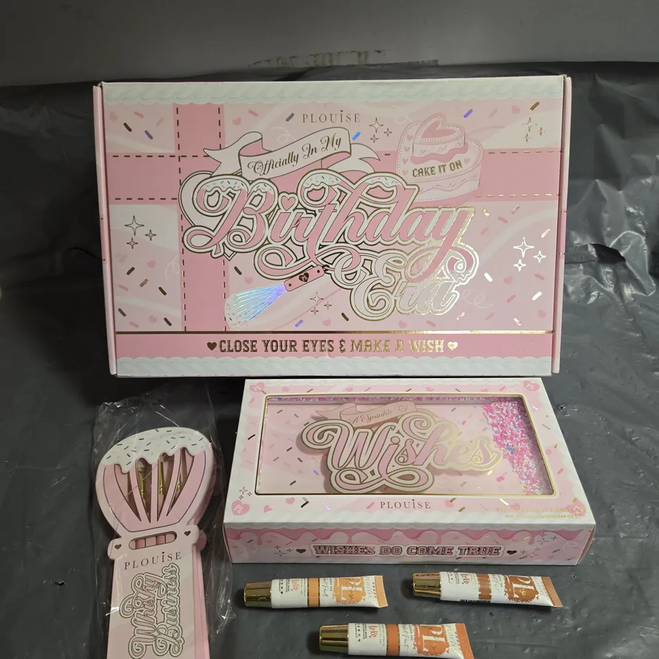BOXED PLOUISE LOT OF 5 ASSORTED COSMETIC PRODUCTS TO INCLUDE - A SPRINKLE OF WISHES PALETTE - COSMETIC BASE - WHISKY BUSINESS BRUSH SET