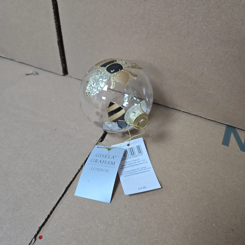 7 X 6 GISELA GRAHAM LONDON GLASS CHRISTMAS HANGING ORNAMENTS WITH BEE DESIGN BOXED