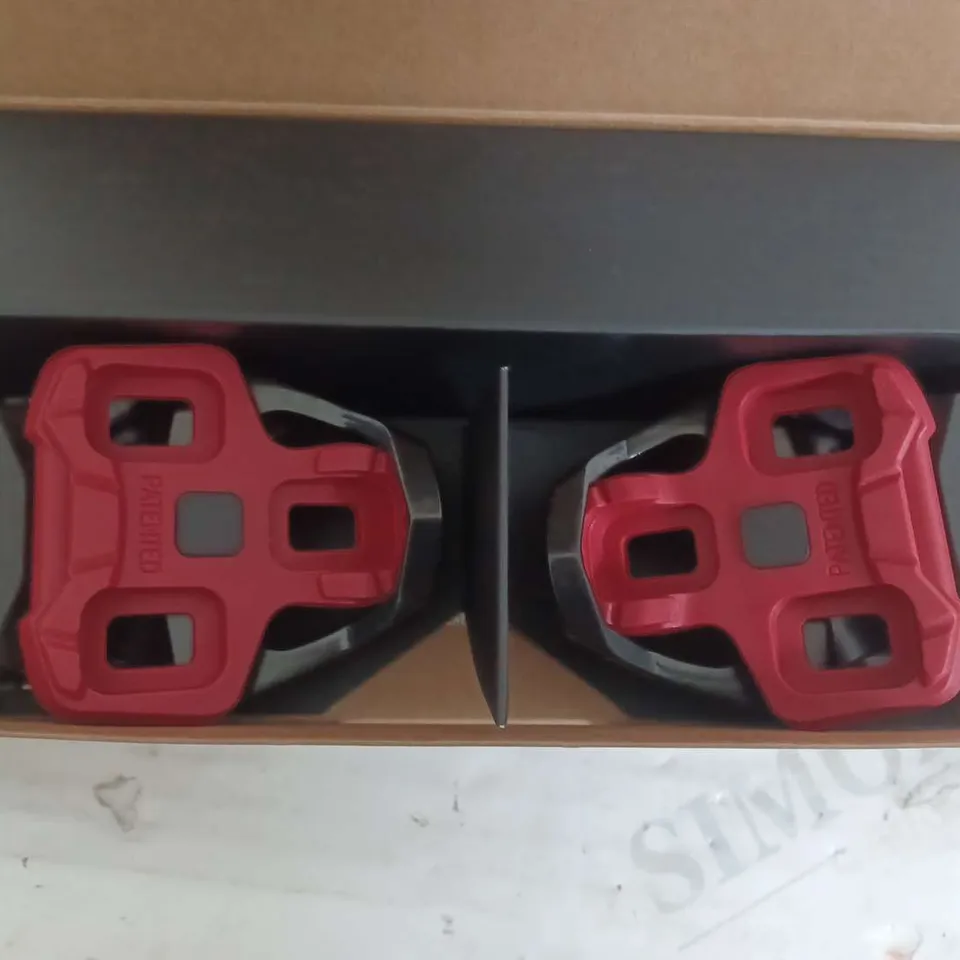 SET OF BIKE PEDALS  FOR CLEATS 