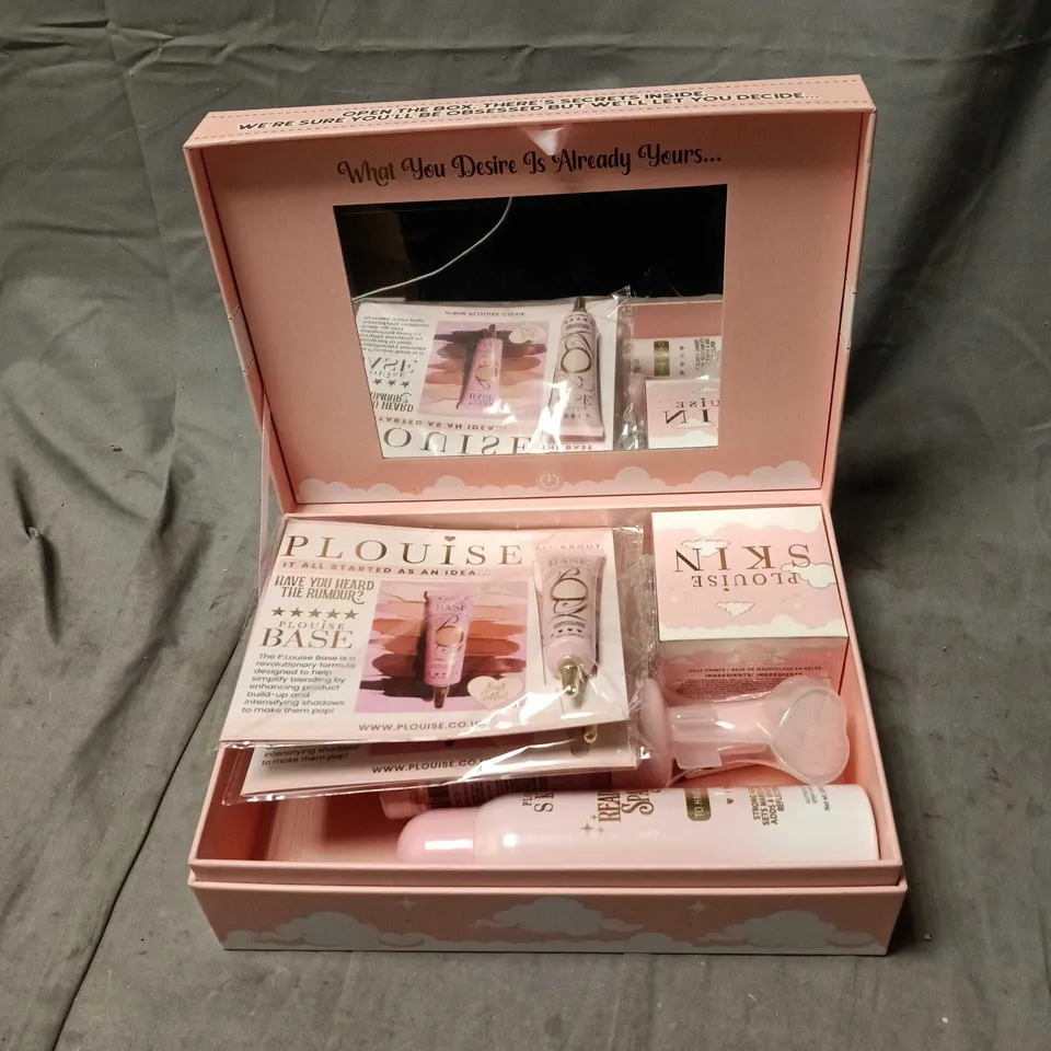 PLOUISE FULFILLING DREAMS GIFT SET TO INCLUDE GLITTER SETTING SPRAY, FLUFFY FANTASY PALETTE ETC