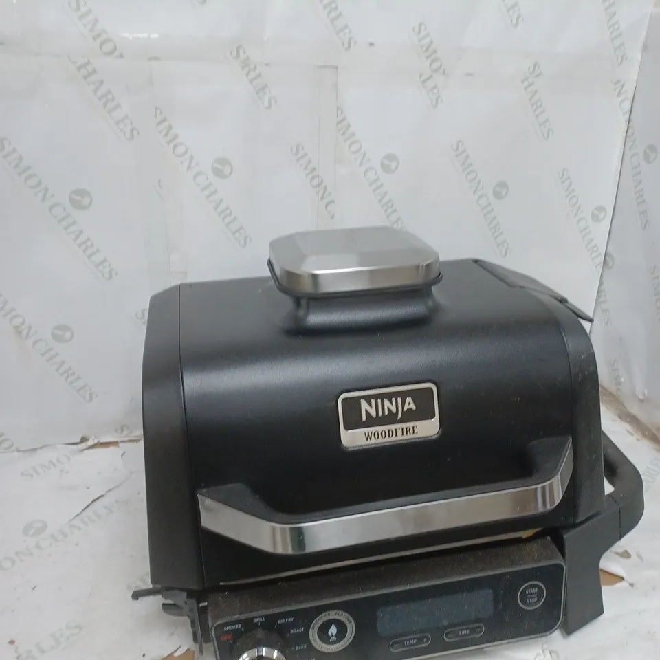 BOXED NINJA WOODFIRE ELECTRIC BBQ GRILL & SMOKER OG701UKQ