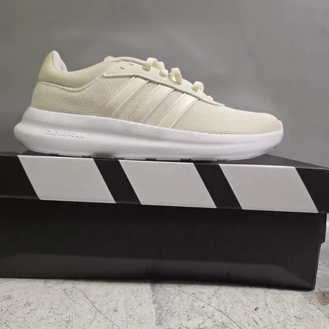 BOXED PAIR OF ADIDAS LITE RACER 4.0 TRAINERS IN CREAM SIZE UK 6