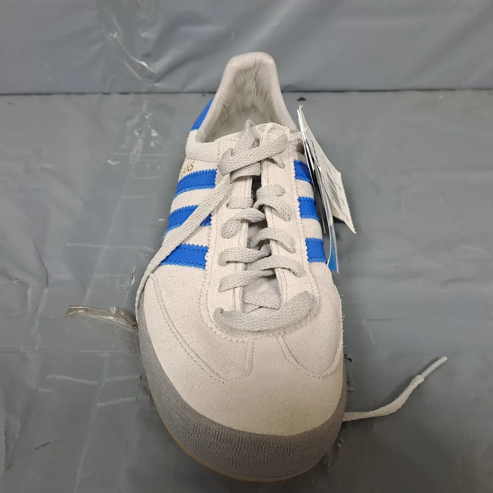 PAIR OF ADIDAS JEANS TRAINERS IN GREY - UK 7