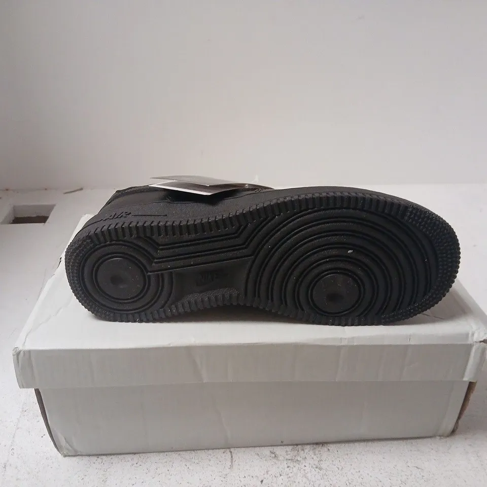 NIKE WOMENS AIR FORCE 1 '07 UK 5.5