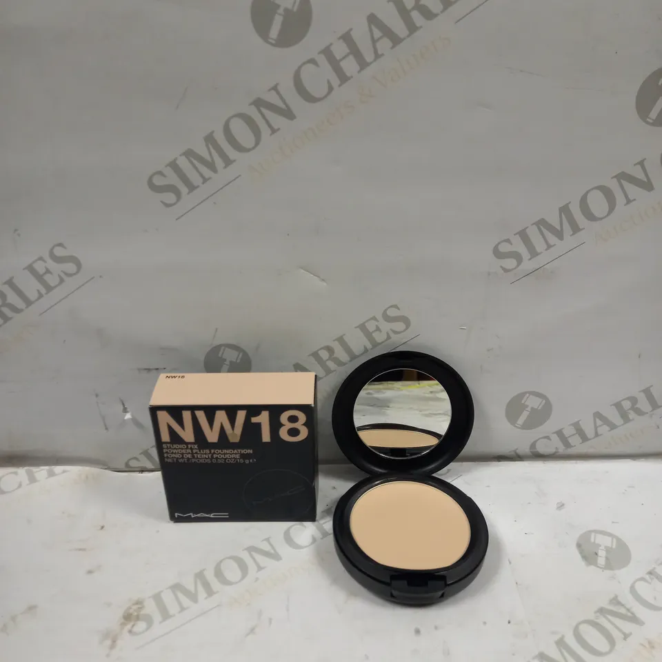 MAC STUDIO FIX POWDER PLUS FOUNDATION 15G - SHADE: NW18