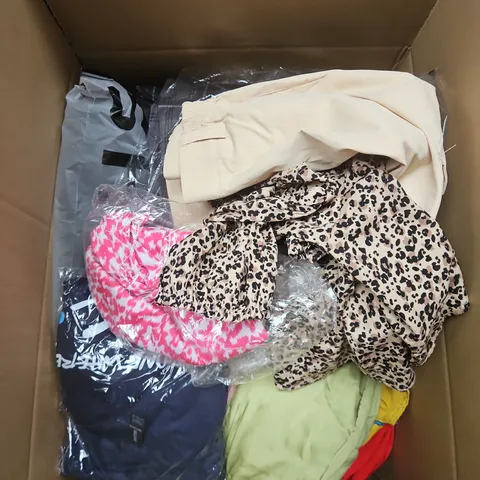 APPROXIMATELY 20 ASSORTED CLOTHING ITEMS IN VARIOUS SIZES, STYLES AND COLOURS