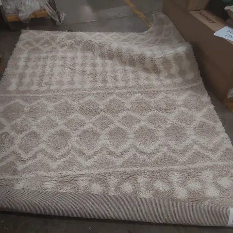 QUALITY DESIGNER LIVABLISS URBAN SHAG RUG - 6'7 x 9'6