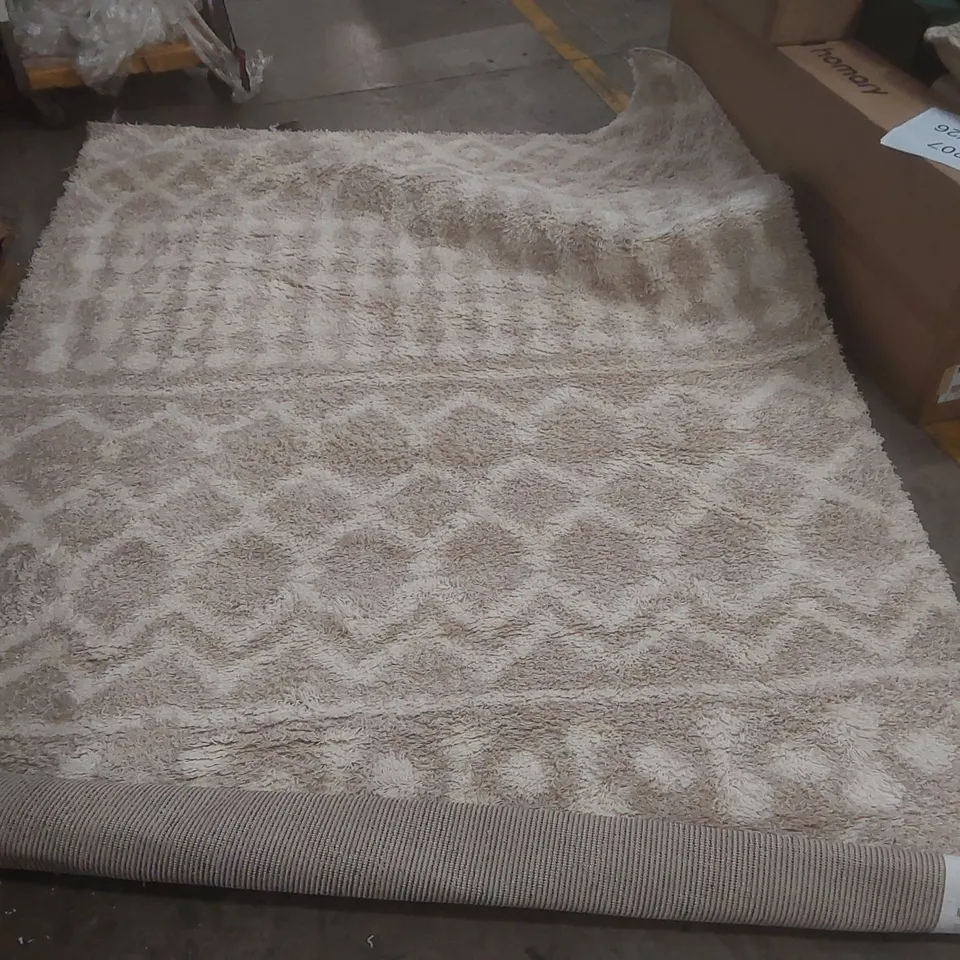 QUALITY DESIGNER LIVABLISS URBAN SHAG RUG - 6'7 x 9'6