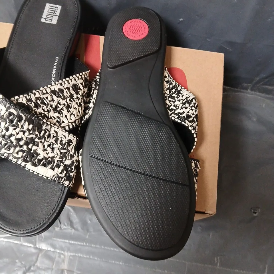 FITFLOP GRACIE WOVEN CROSS SLIDES – BLACK/IVORY RAFFIA, UK 06