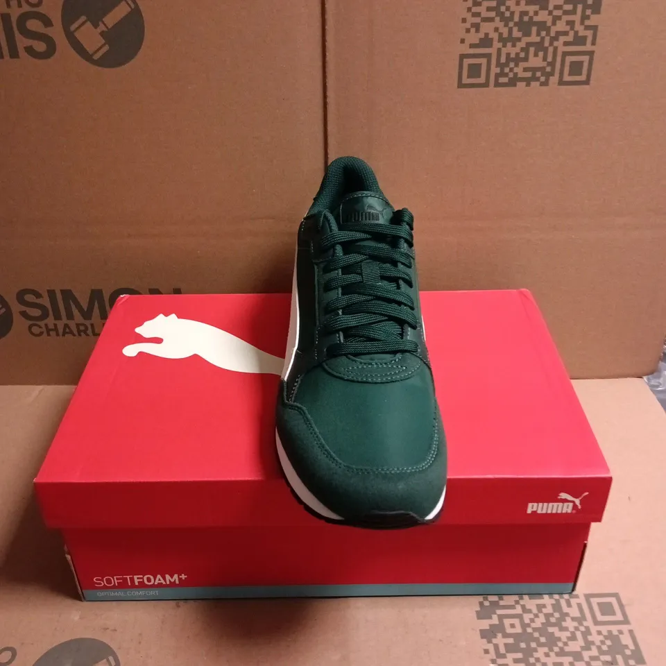 BOXED PAIR OF PUMA ST RUNNER V4 NL TRAINERS IN DARK MYRTLE GREEN - 9