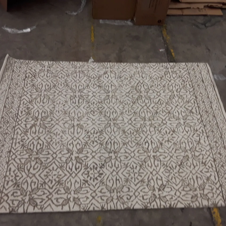 QUALITY DESIGNER AREA RUG // APPROX SIZE: 200 x 290cm