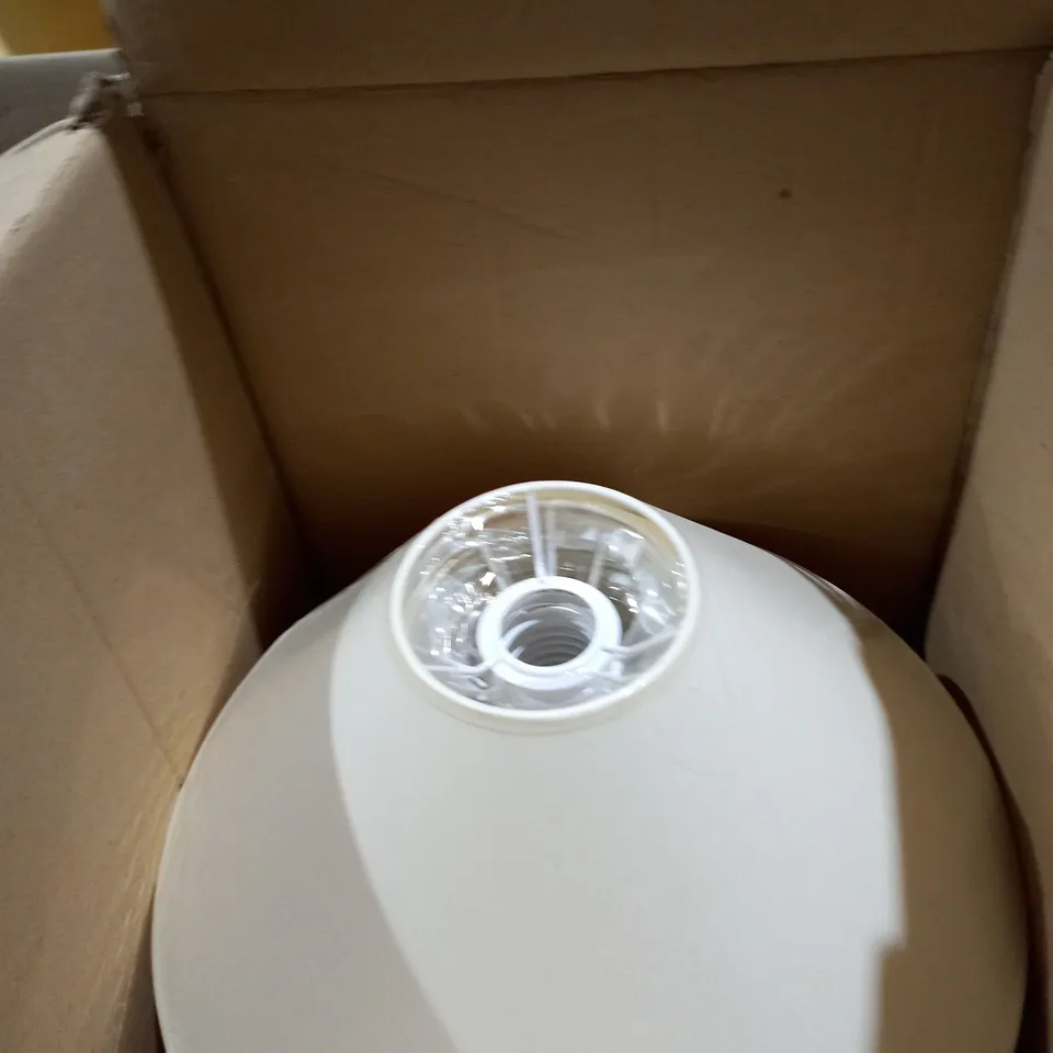 PALLET OF ASSORTED LIGHTING PIECES TO INCLUDE SHADES AND BASES 