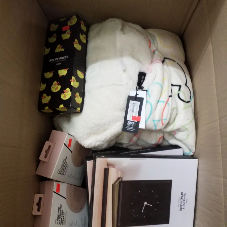 PALLET CONTAINING ASSORTED BRAND NEW PRODUCTS INCLUDING DESK CLOCKS, WIRELESS SPEAKER, SOCKS, OVERSIZED HOODIE, PHONE CASES & EAR BUD SLEEVES 