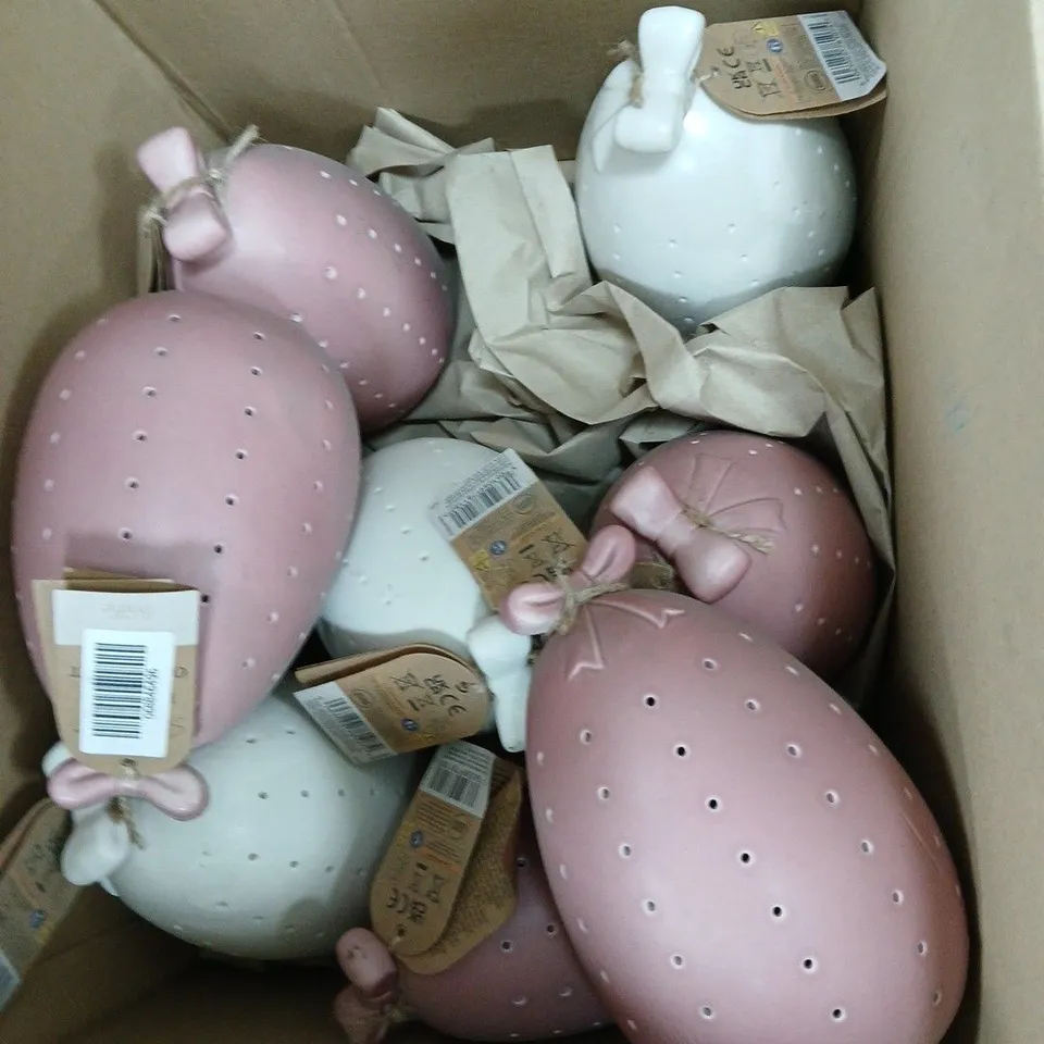 BOX OF APPROX 8 LIGHT UP EGG ORNAMENTS IN WHITE/PINK - COLLECTION ONLY