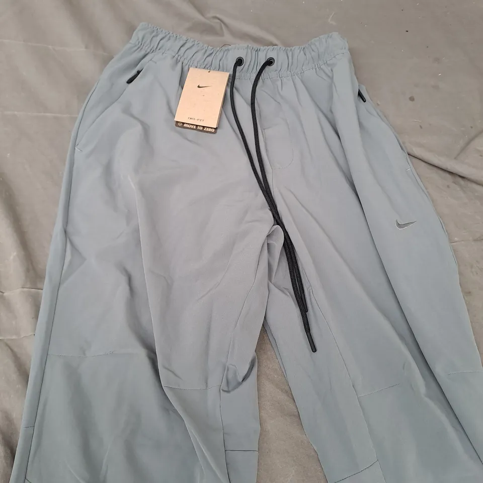 NIKE MENS TRAINING BOTTOMS IN GREY - S