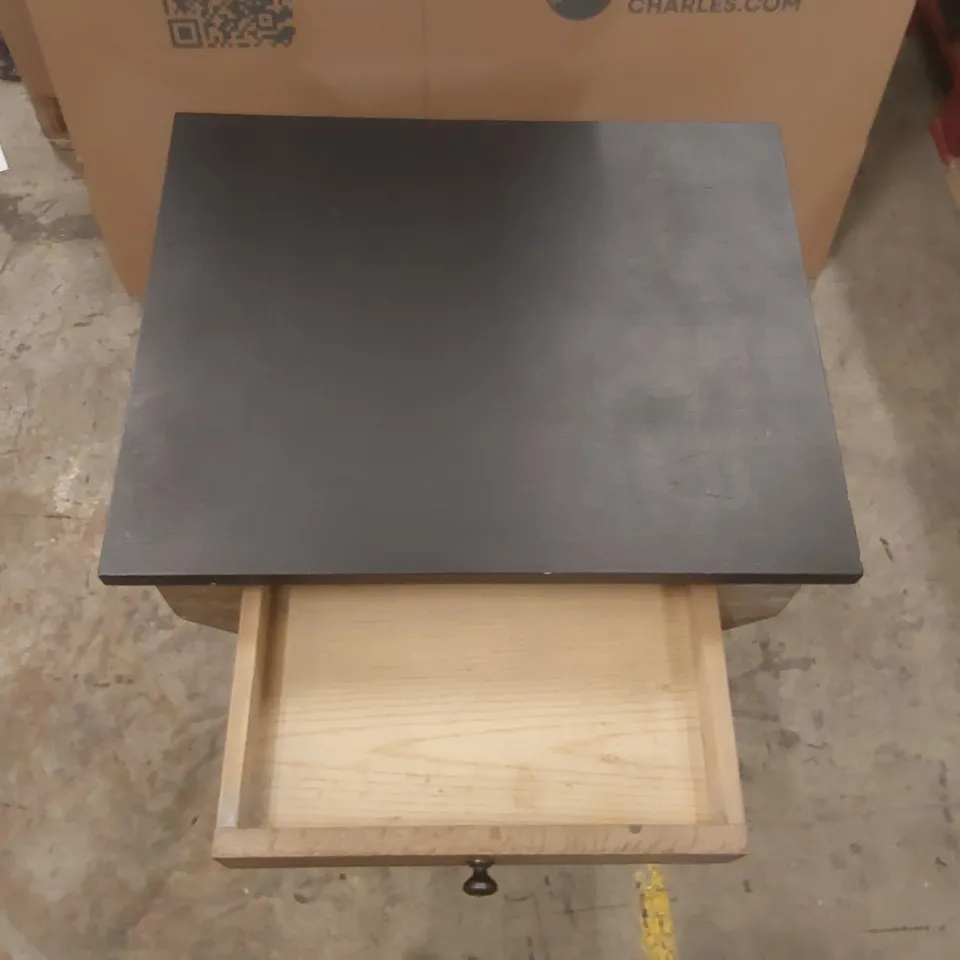 DESIGNER CALIFORNIA AMERICAN OAK BEDSIDE TABLE