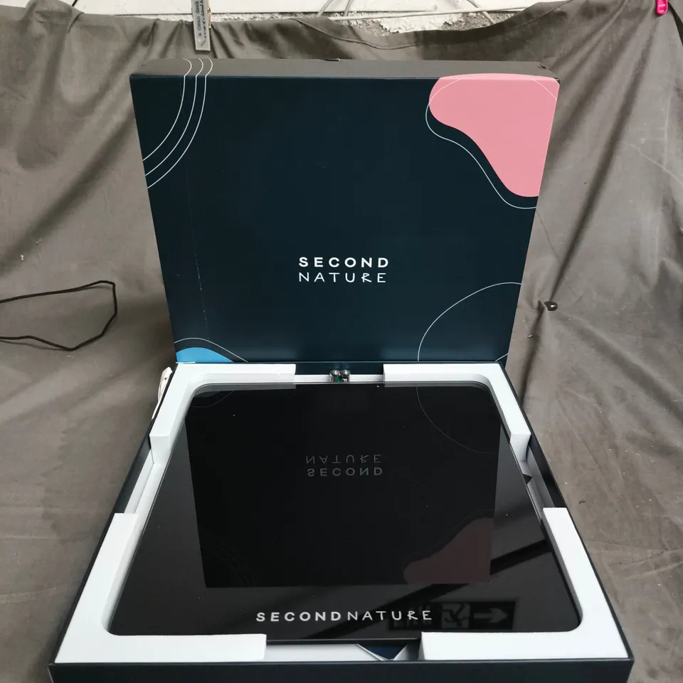BOXED SECOND NATURE WEIGHT SCALES 