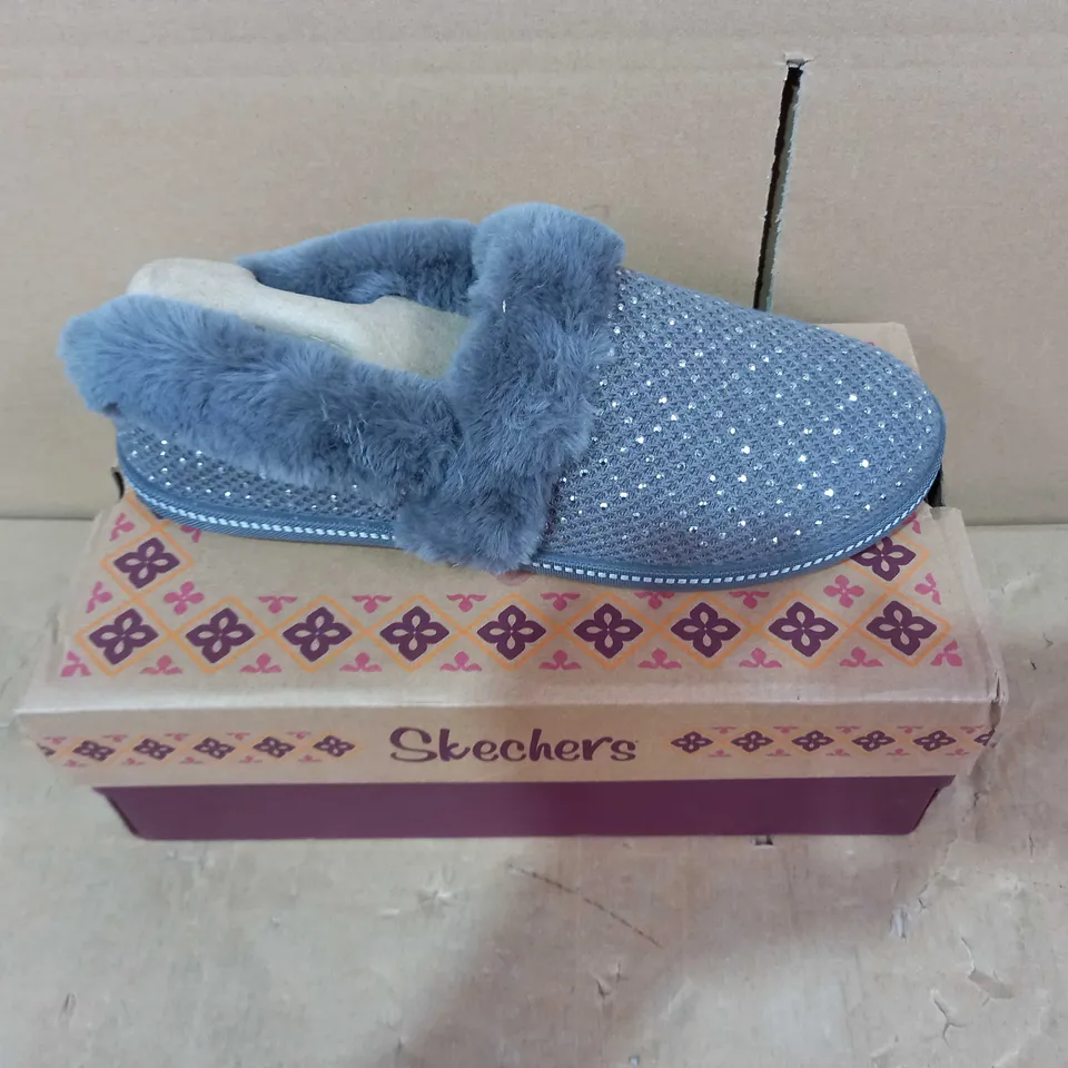 BOXED PAIR OF SKECHERS - SIZE 6