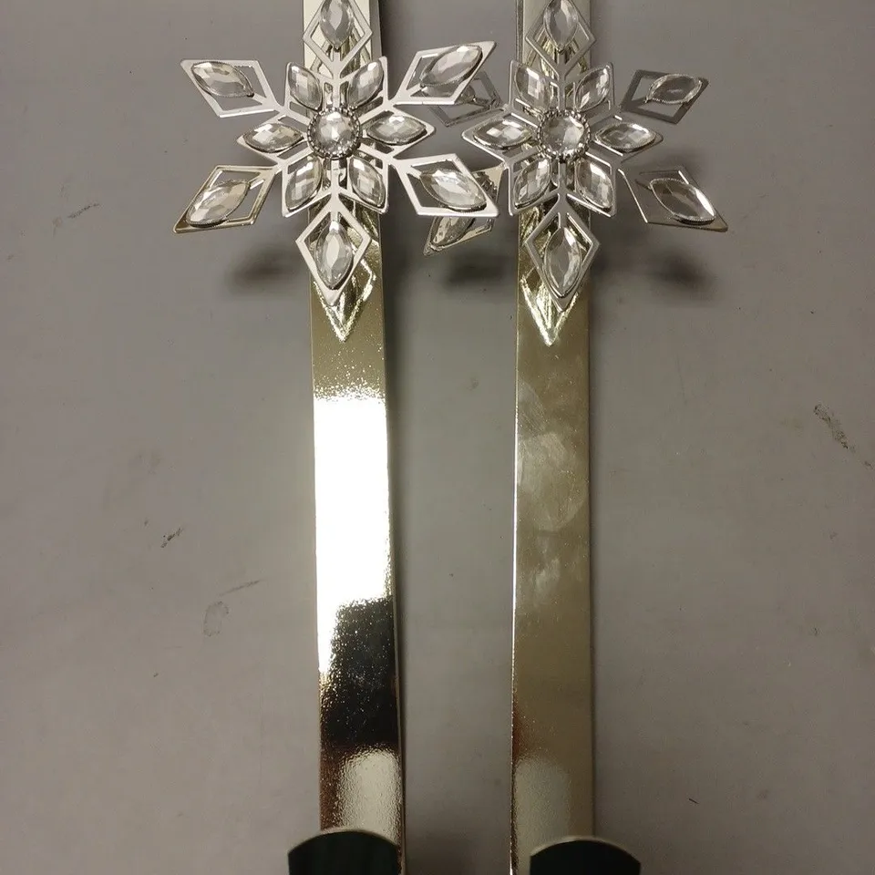 SET OF 2 VERY HOME  CHRISTMAS WREATH SNOWFLAKE HANGERS  RRP £19.99