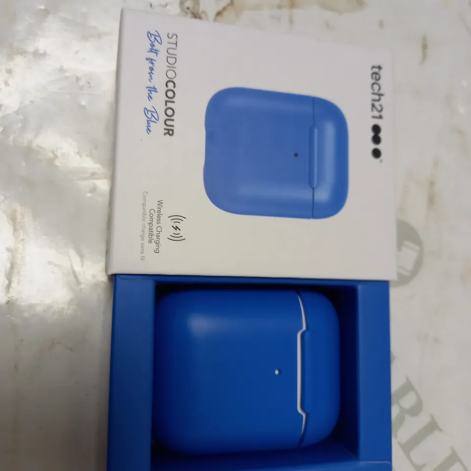 LOT OF APPROX 126 TO INCLUDE TECH21 STUDIO COLOUR AIRPOD CASE
