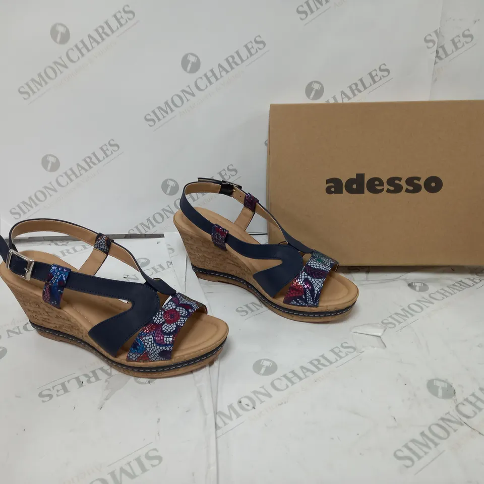 ADESSO BLUE/FLORAL HEEL BOXED SIZE 6