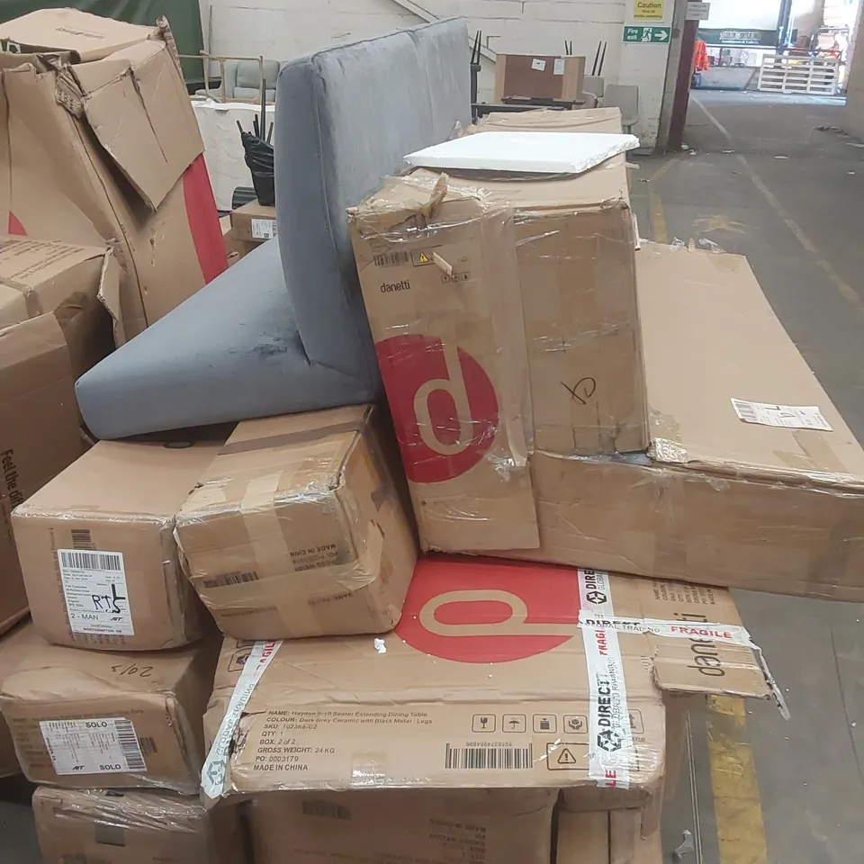 PALLET CONTAINING A LARGE QUANTITY OF ASSORTED DANETTI FURNITURE PARTS