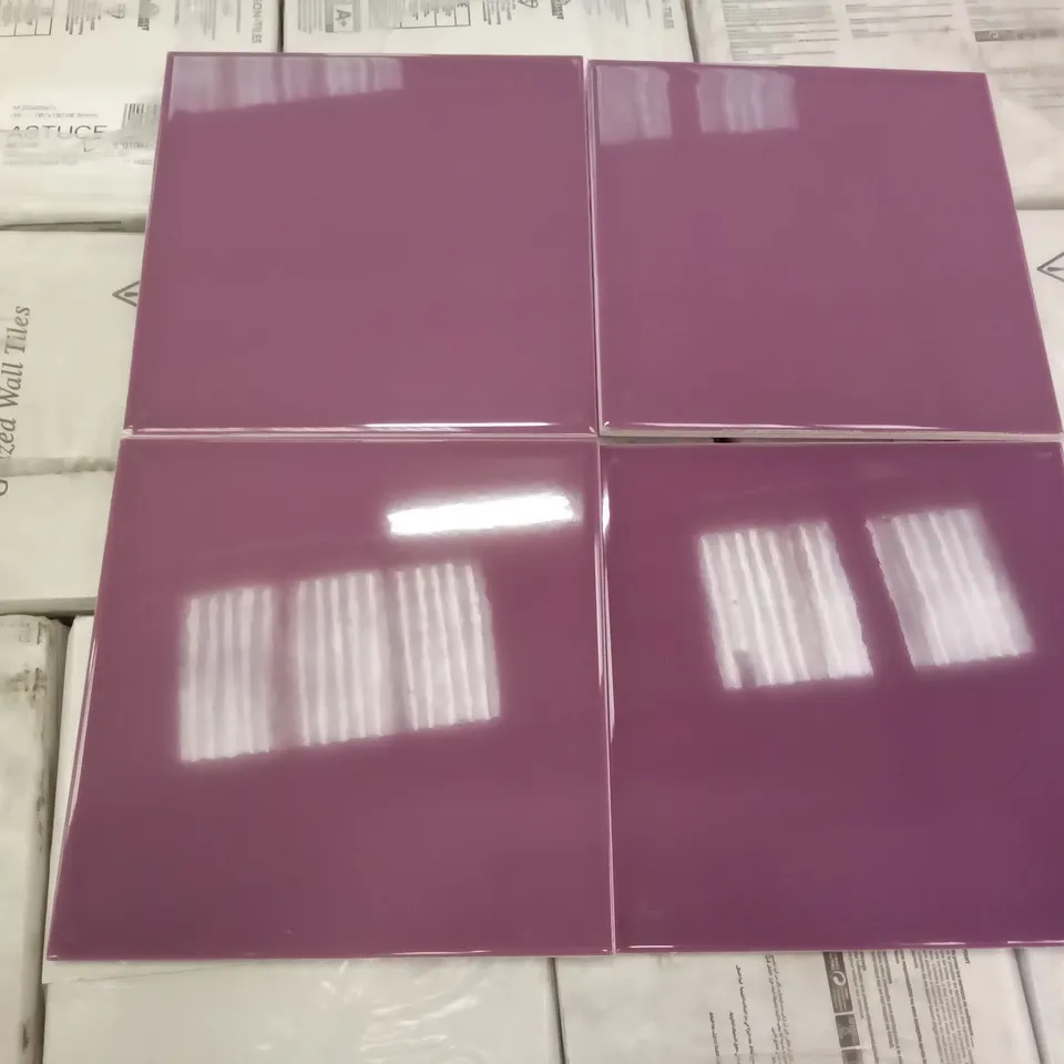 PALLET OF APPROXIMATELY 93 BOXES OF 25 BRILLIANT VIOLET & MAT BLEU BALTIQUE ASTUCE 20×20CM TILES - EACH PACK COVERS APPROXIMATELY 1M² (TOTAL APPROX. 93M²)