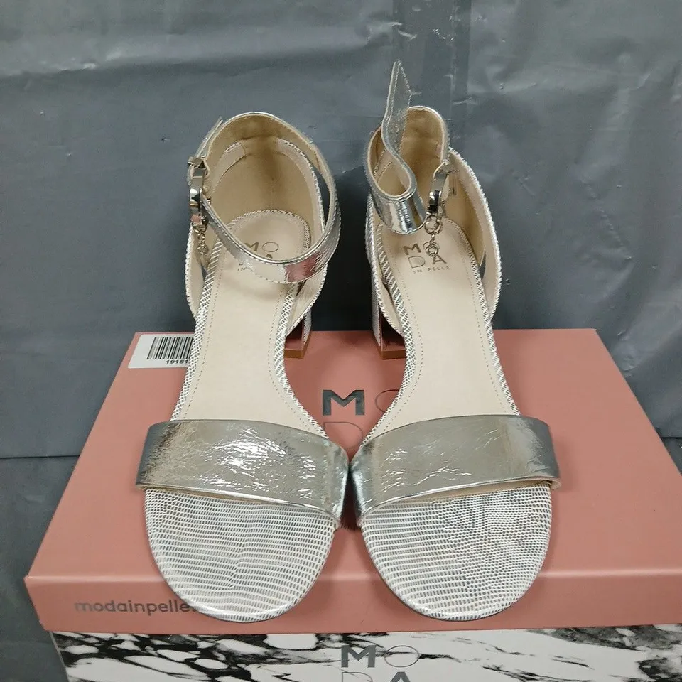 BOXED PAIR OF MODA IN PELLE OREENA BLOCK HEEL SANDALS - UK SIZE 40