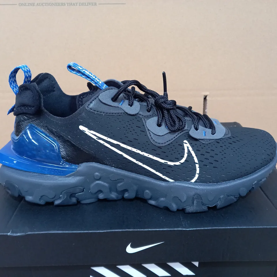 BOXED PAIR OF SIZE 9 NIKE D/MS/IX BLACK/ROYAL TRAINERS 