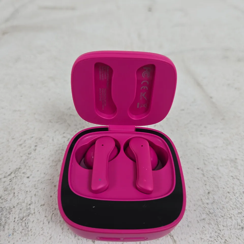 GROOVZ TRUE WIRELESS EAR BUDS WITH MAGNETIC DIGITAL CHARGING CASE