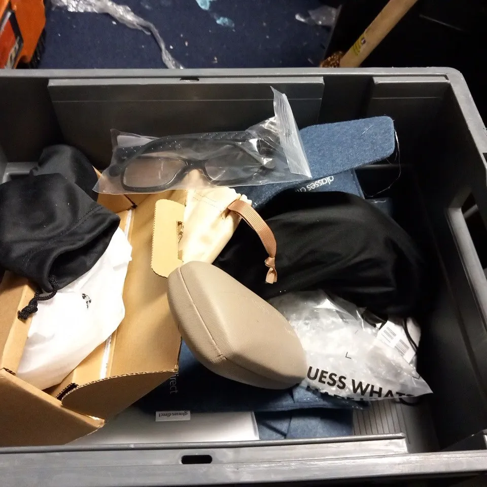 LARGE QUANTITY OF ASSORTED GLASSES, SUNGLASSES AND CASES