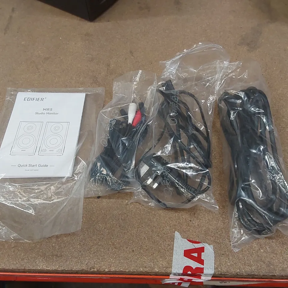 BOXED EDIFIER MR5 POWERED STUDIO MONITOR 2.0 SPEAKERS