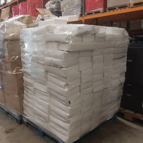 PALLET CONTAINING A VERY LARGE QUANTITY OF SAFETY GOGGLES
