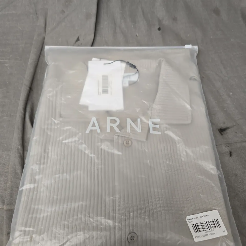 BAGGED ARNE PLEATED REVERE COLLAR SHIRT - SIZE M