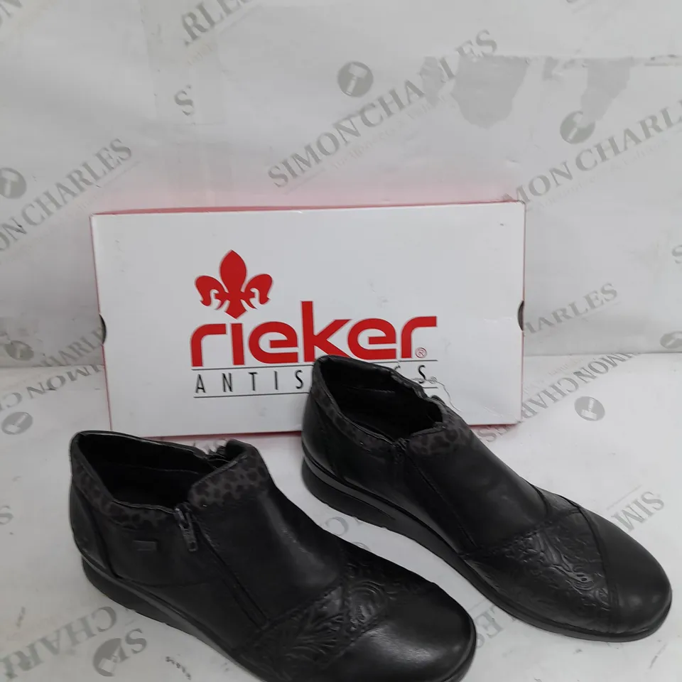 BOXED PAIR RIEKER LEATHER DOUBLE ZIP WATER RESISTANT BOOTS IN BLACK SIZE 6.5 