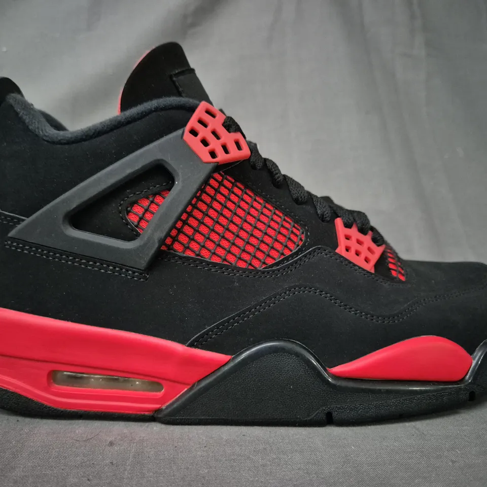 BOXED PAIR OF NIKE AIR JORDAN 4 RETRO SHOES IN BLACK/RED UK SIZE 9.5