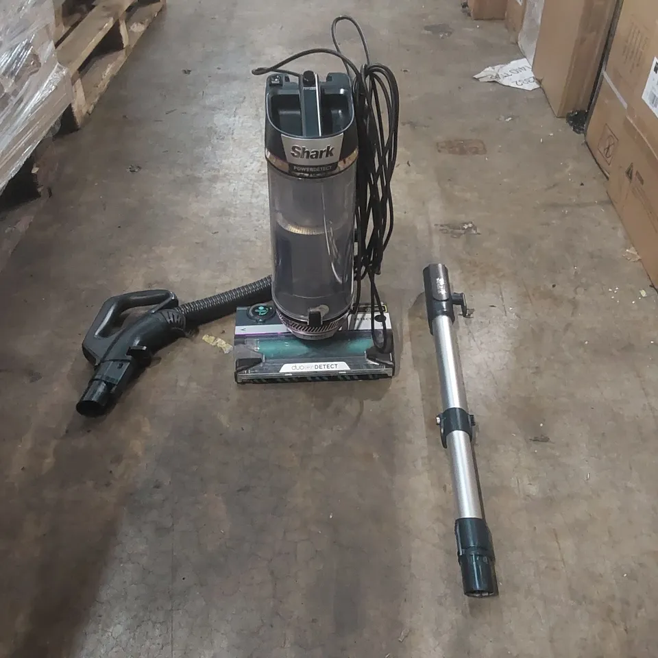 BOXED SHARK POWERDETECT POWERED LIFT-AWAY UPRIGHT PET VACUUM CLEANER