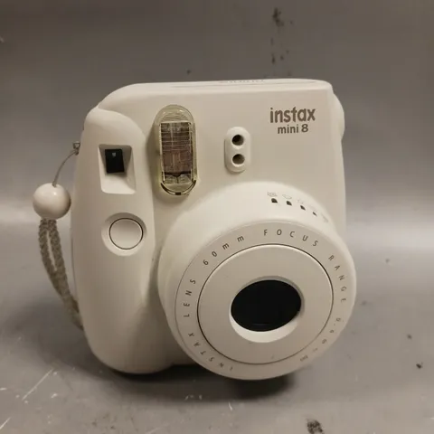 INSTAX MINI 8 INSTANT CAMERA