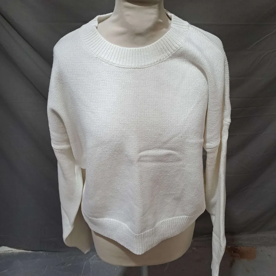 HOLLISTER CROPPED KNIT JUMPER IN WHITE SIZE M