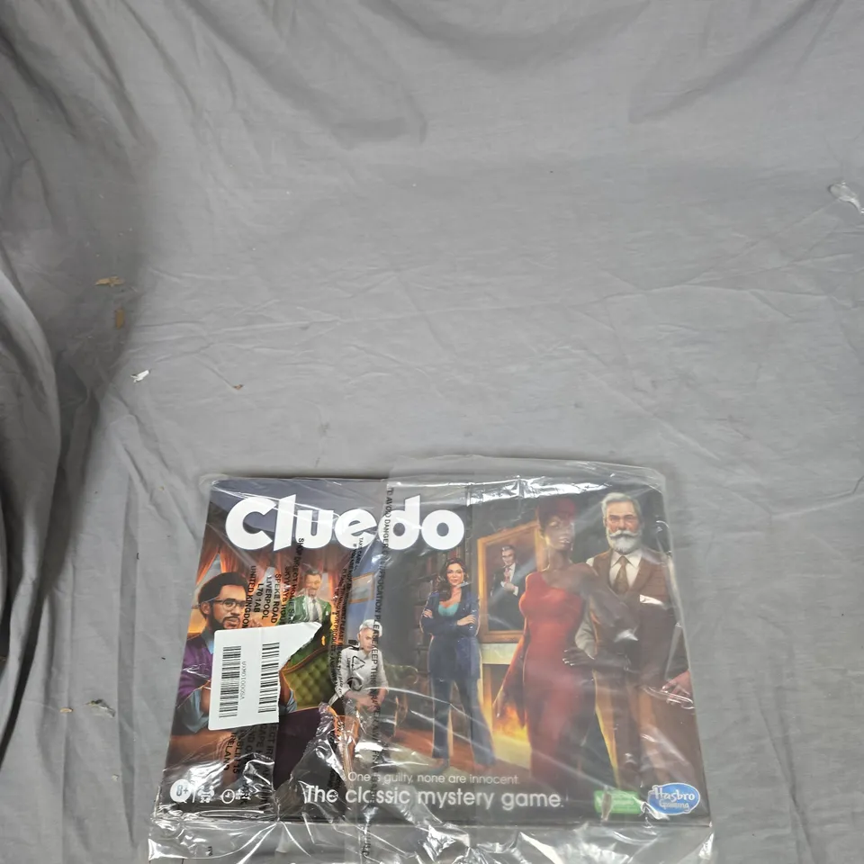BOXED HASBRO CLUEDO CLASSIC, MODERN REFRESH