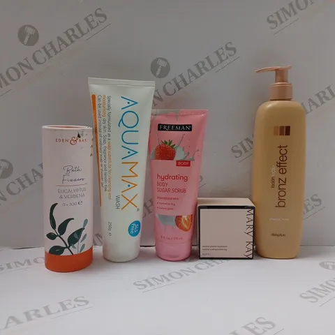 BOX OF APPROX 20 ASSORTED HEALTH AND BEAUTY ITEMS TO INCLUDE - FREEMAN HYDRATING BODY SUGAR SCRUB - EDEN BAY BATH FIZZERS - AQUA MAX MOISTURSING WASH ECT