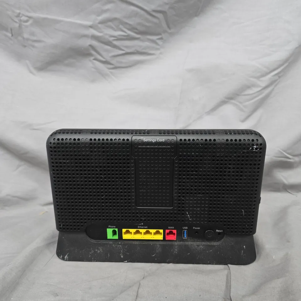 EE HOME NETWORKING ROUTER – BLACK WITH 4 LAN PORTS 