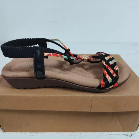 BOXED PAIR OF JO & JOE MULTICOLORED SANDALS - UK SIZE 4 