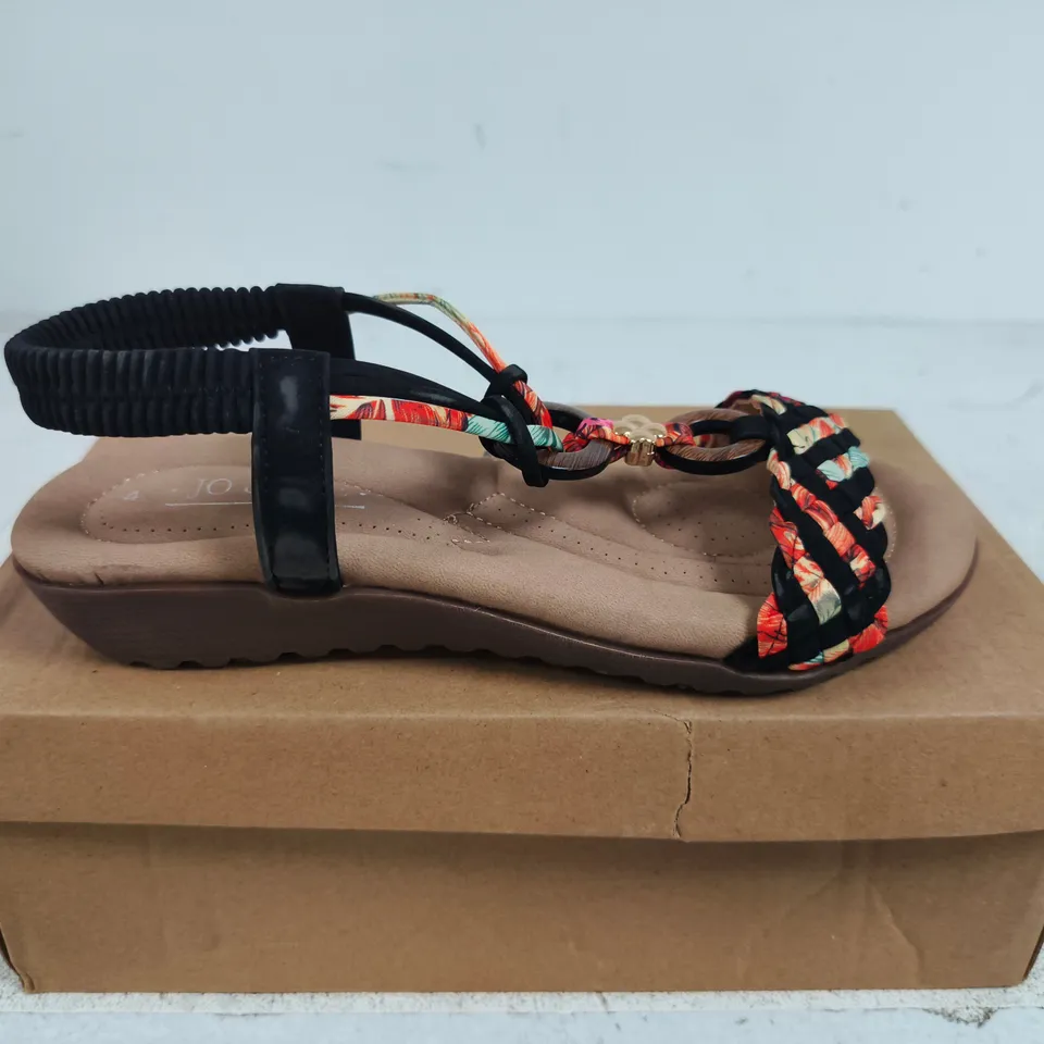 BOXED PAIR OF JO & JOE MULTICOLORED SANDALS - UK SIZE 4