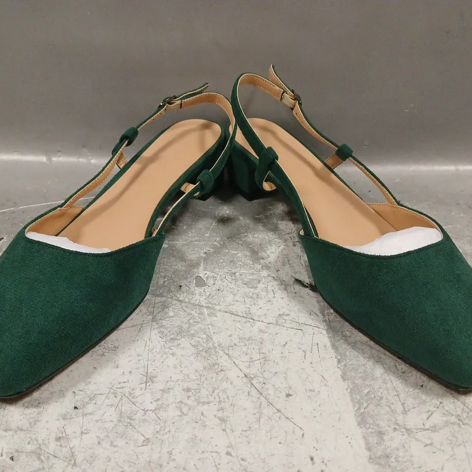 BOXED PAIR OF UNBRANDED CLOSED TOE LOW BLOCK HEEL SANDALS IN GREEN SIZE EU 40