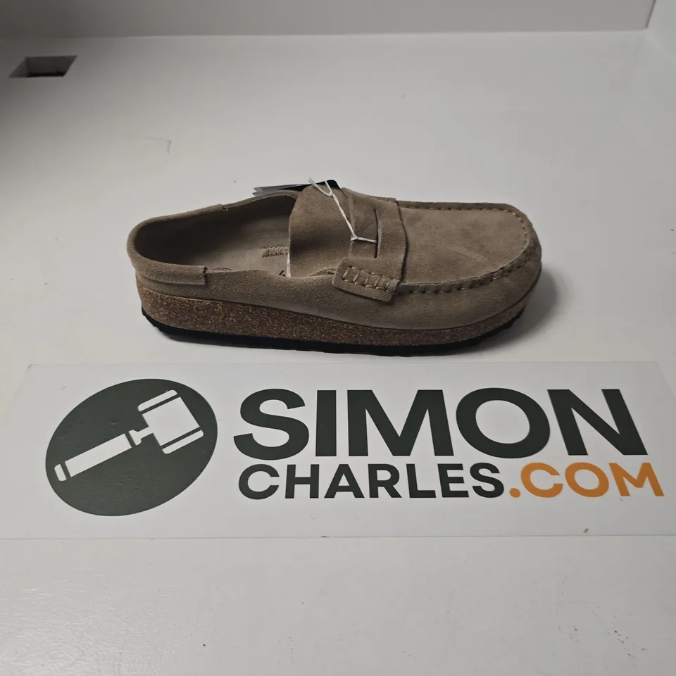 UNBOXED PAIR OF BIRKENSTOCK BOSTON CLOGS IN BROWN - SIZE 41