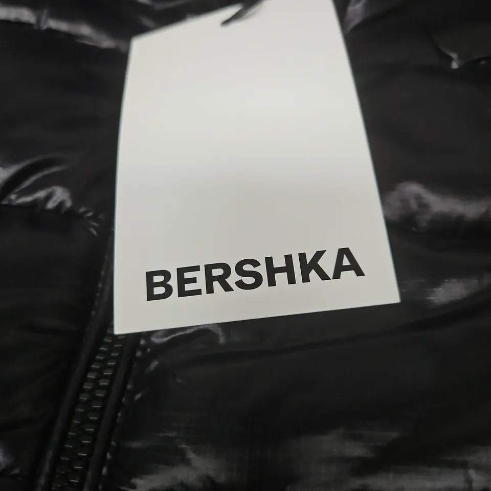 BERSHKA BLACK HOODED PUFFER JACKET – WOMEN'S XS (UK 6 / EU 34)