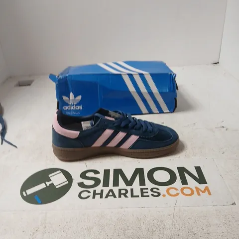 ADIDAS HANDBALL SPEZIAL SNEAKERS – BLUE/PINK, UK 6.5 (US 7) – BOXED